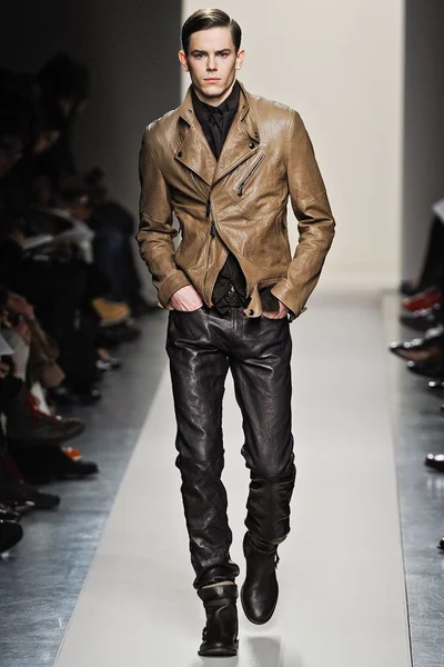 Look 18